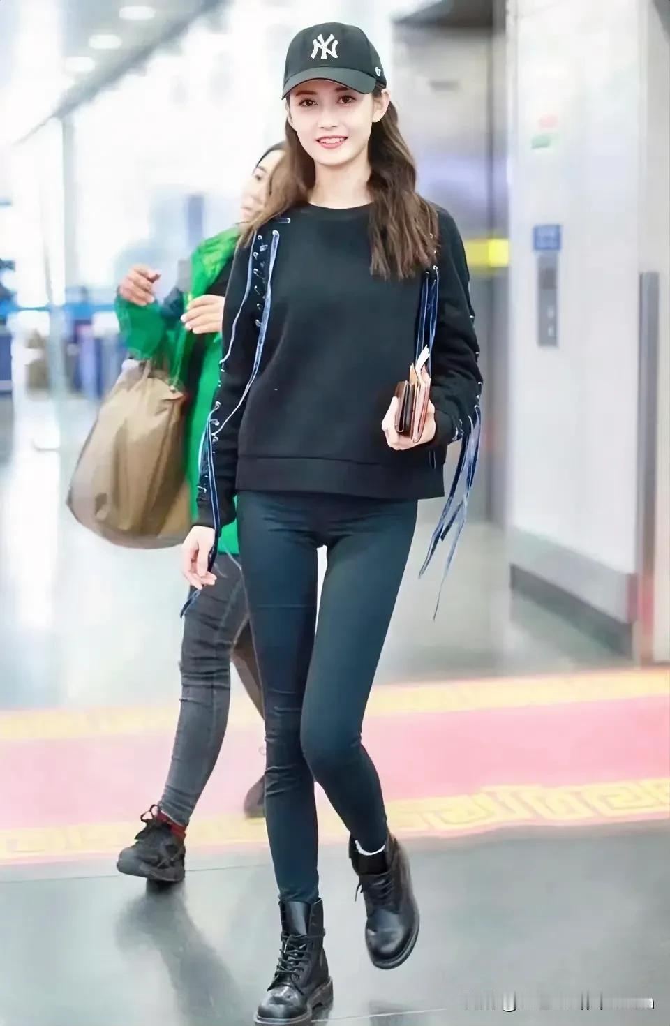 陈钰琪舒适又时髦的日常穿搭