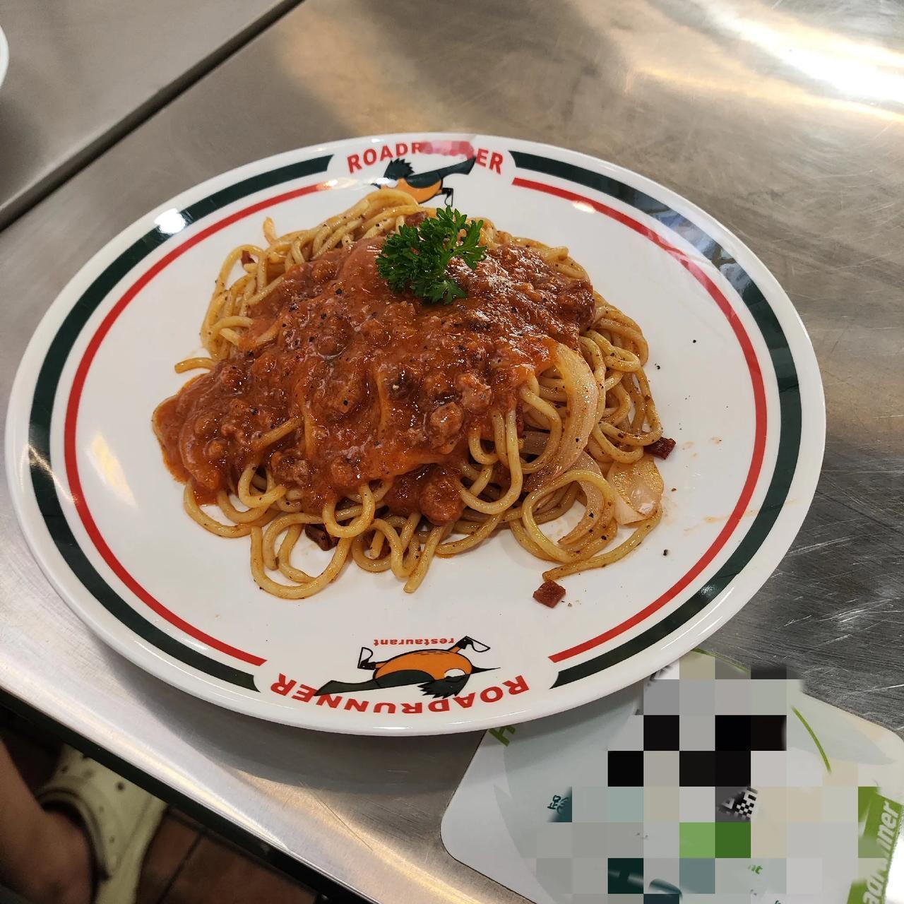 减脂优质主食：
1、馒头 养脾胃
2、土豆 饱腹感强糖分低
3、荞麦面 降血脂血