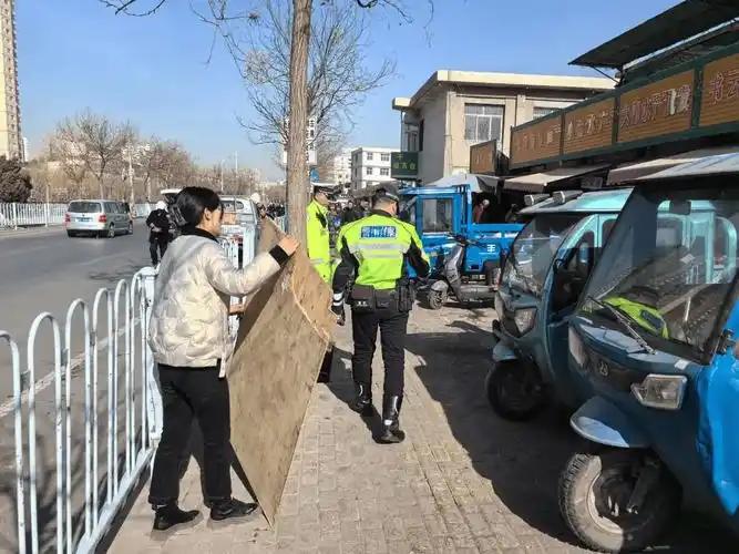 昆明网民向省委书记留言投诉：官渡区某路居民区占道经营堵塞交通噪音扰民

✍🗣云