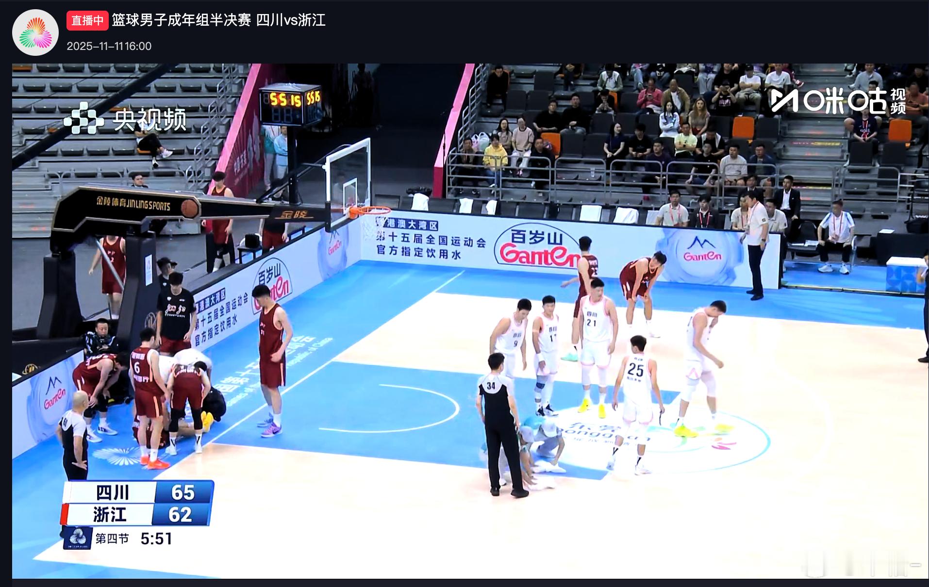 这半决赛太焦灼了！！第四节周琦脸部遭撞击，还好没事，陆文博也同时受伤。。。。67