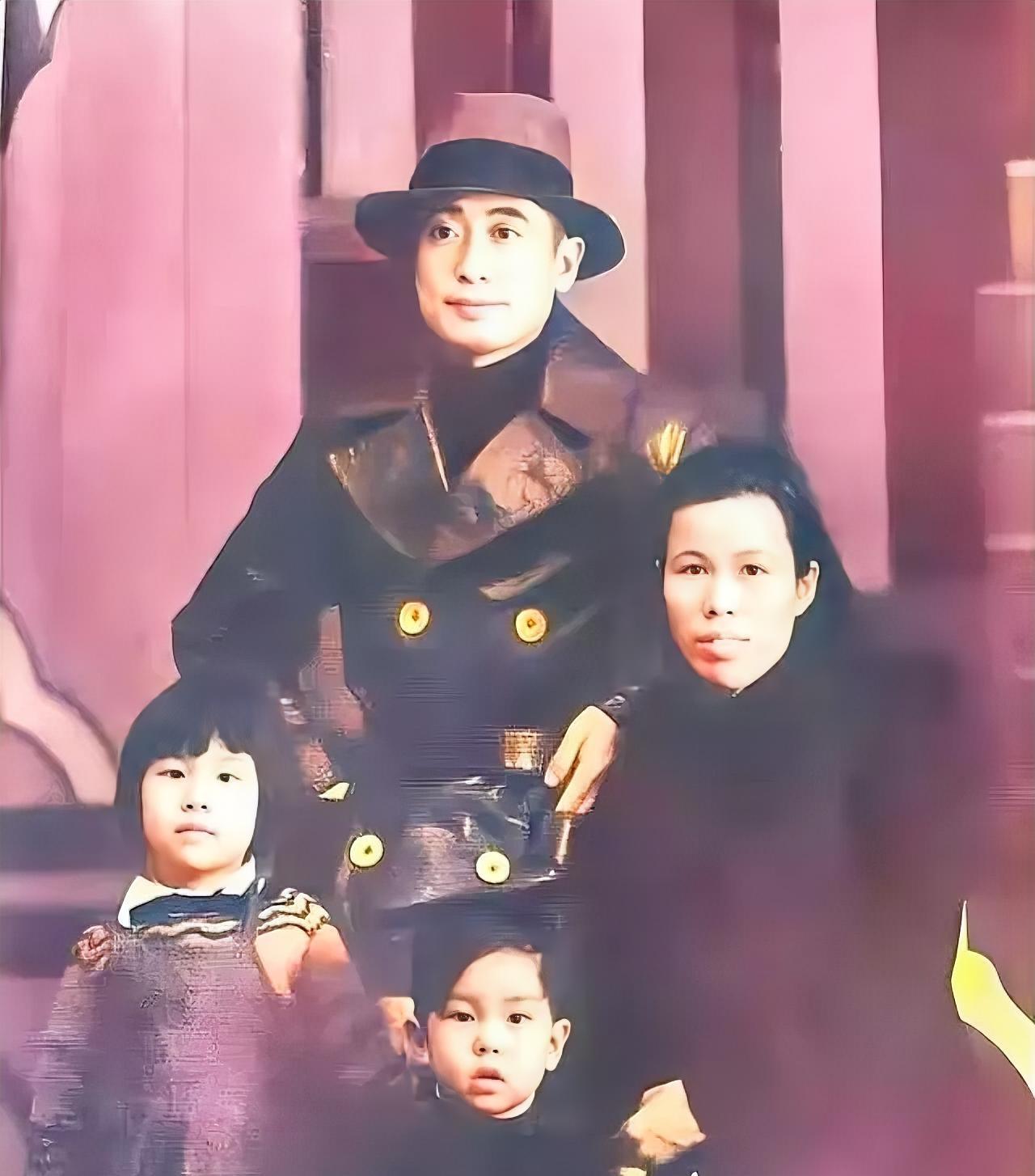 1949年，她三次拒绝宋美龄的台湾邀请，站在丈夫坟前说："我丈夫埋在哪，我就在哪