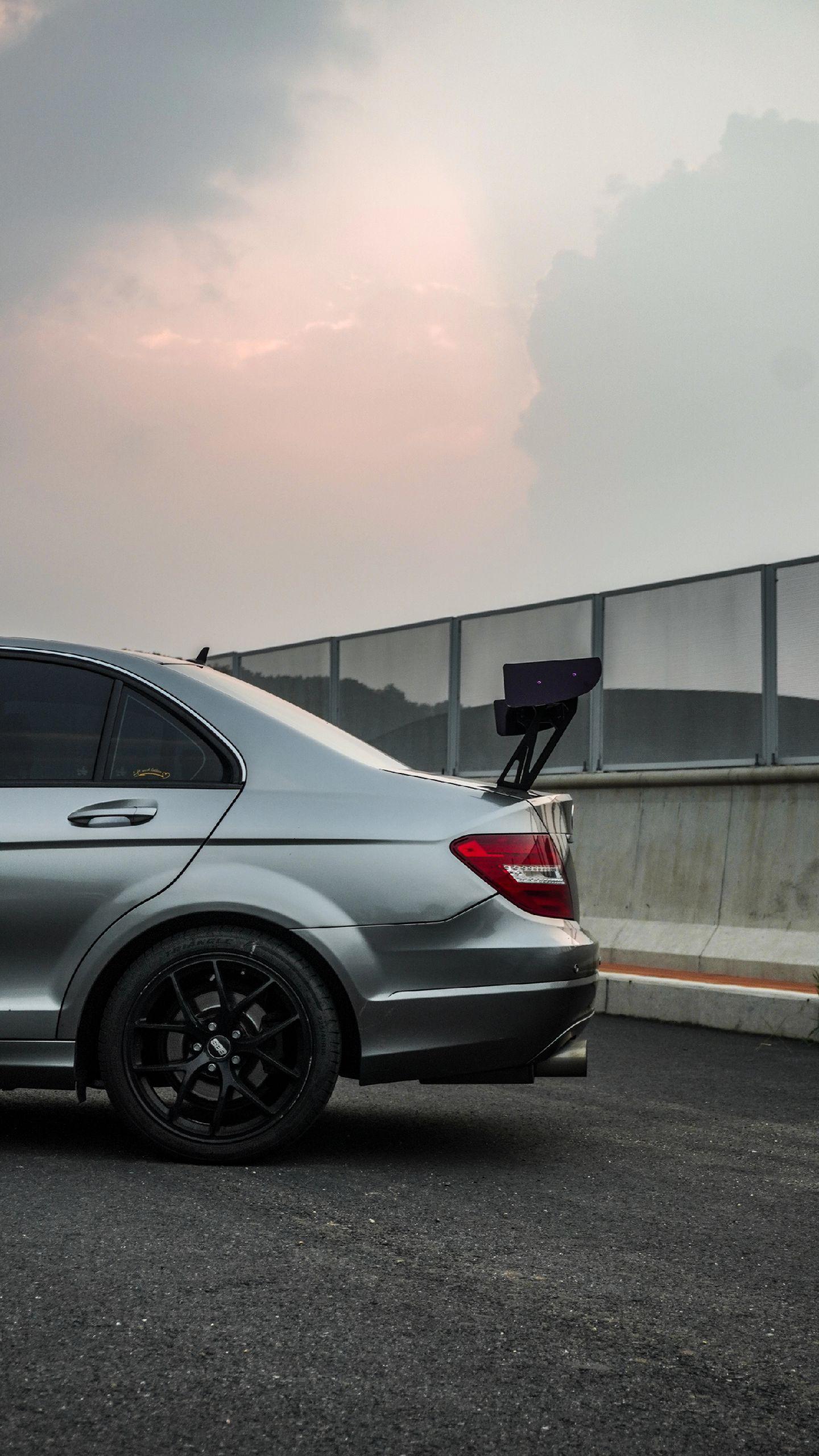 邪恶大尾翼。奔驰