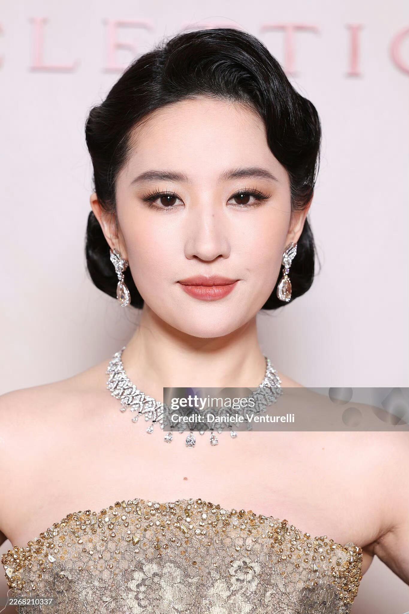 G社生图感受这份放大的美刘亦菲亮相宝格丽高珠晚宴，上身Miss Sohee 20