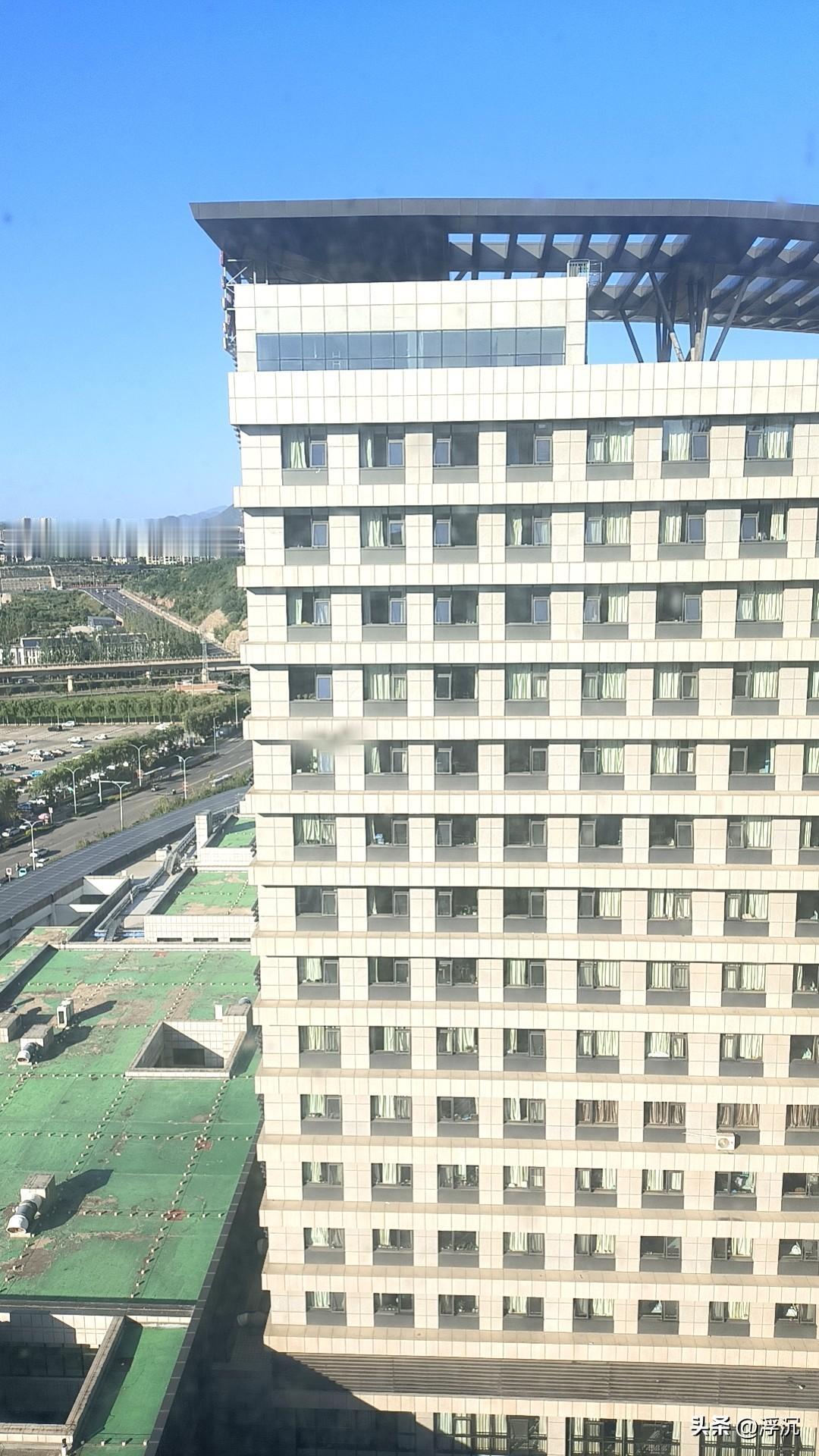 作为土生土长的承德人，最近翻到2023年的经济数据，全市GDP才1780多亿，在
