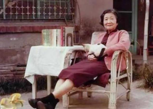 才女苏雪林，结婚36年，拒绝与丈夫同房。丈夫离世后，她坚持守寡38年，一生未育。