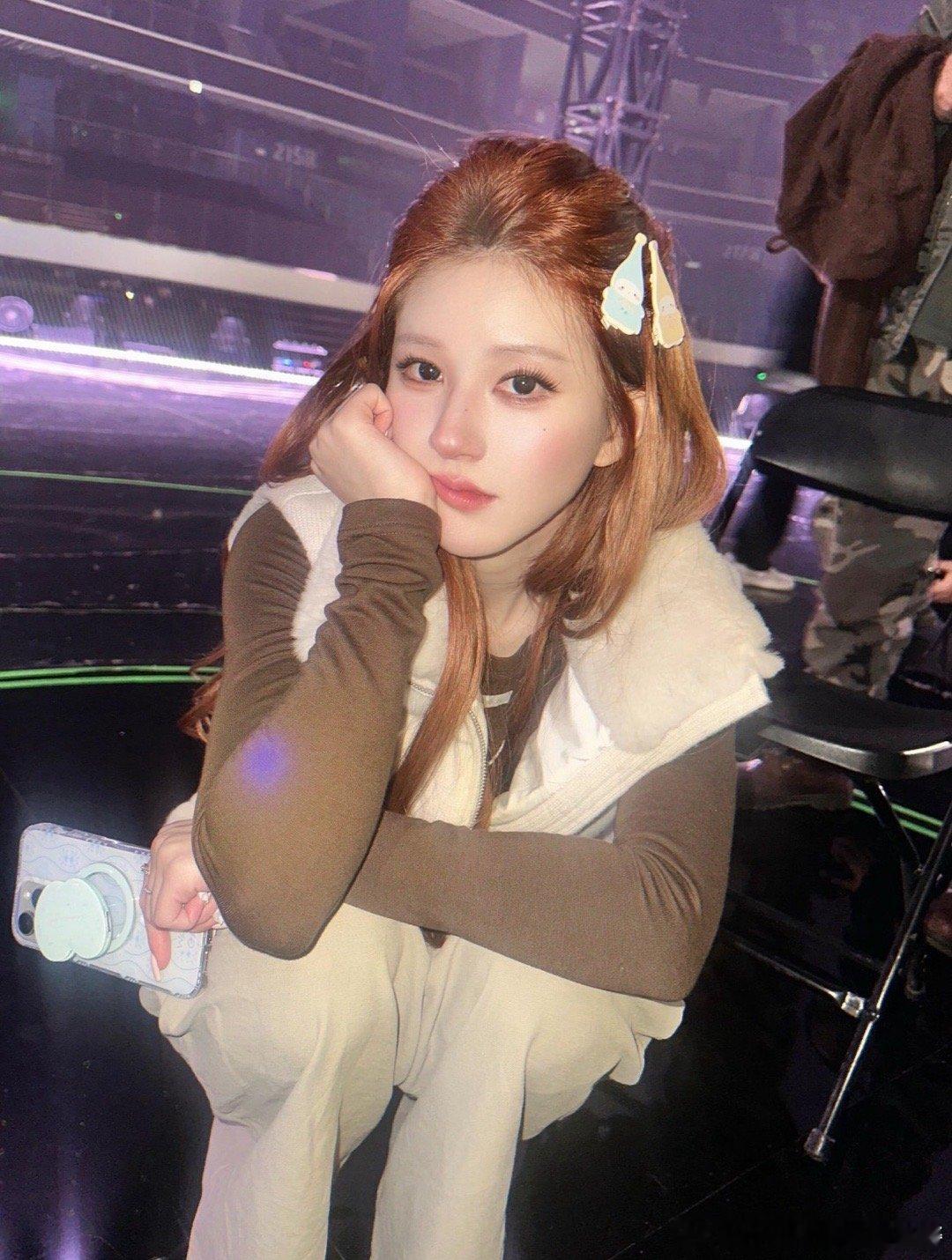 赵露思生日音乐会彩排照～一会见[期待] ​​​