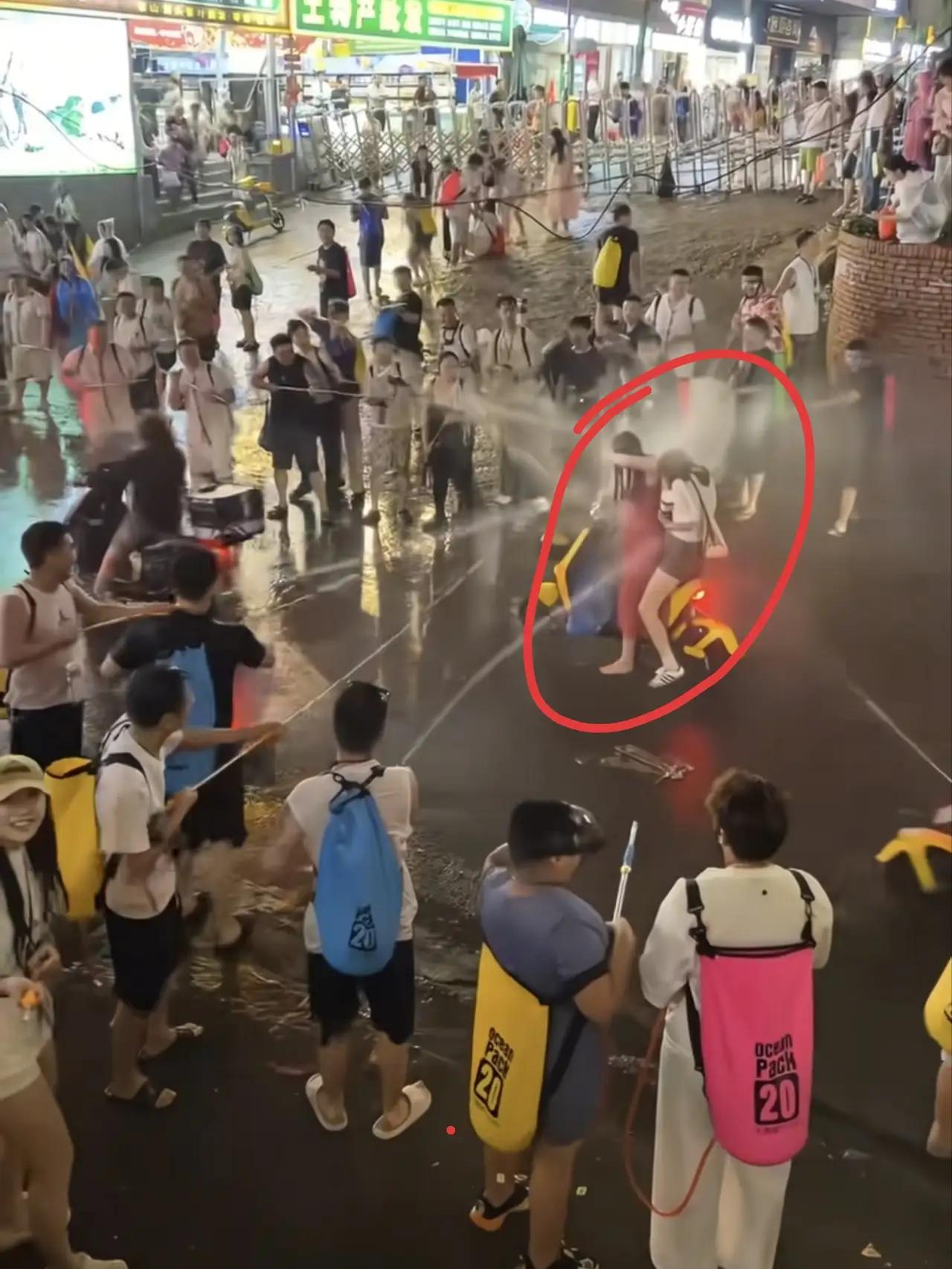 泼水节不是“耍流氓”的狂欢

今年，西双版纳泼水节的相关视频令人愤怒。好好的千年