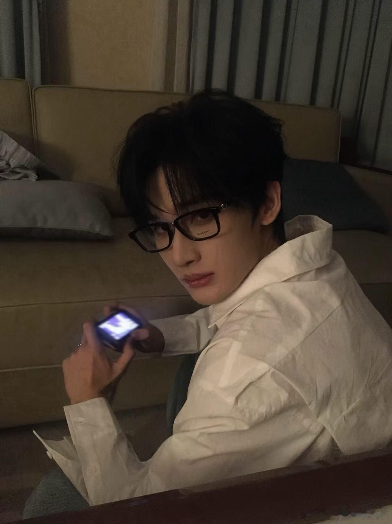 余宇涵舞姿曼妙一分钱奶茶更想要 谁看了余宇涵的舞蹈不夸一句绝，身段轻盈舞姿曼妙，