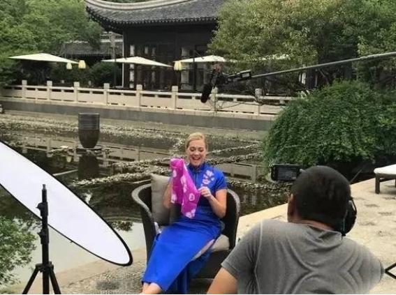 美国人开始觉醒了！美国美女主播曾经一句话揭开了问题真相：“中国在为中国而战，而美
