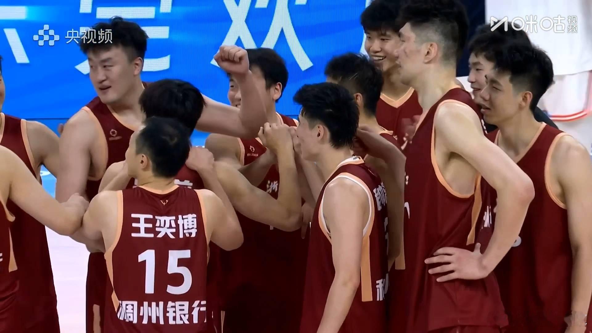 恭喜浙江队闯进决赛！真的没想到，拥有周琦和胡金秋的四川男篮翻车了啊！现场观众都在