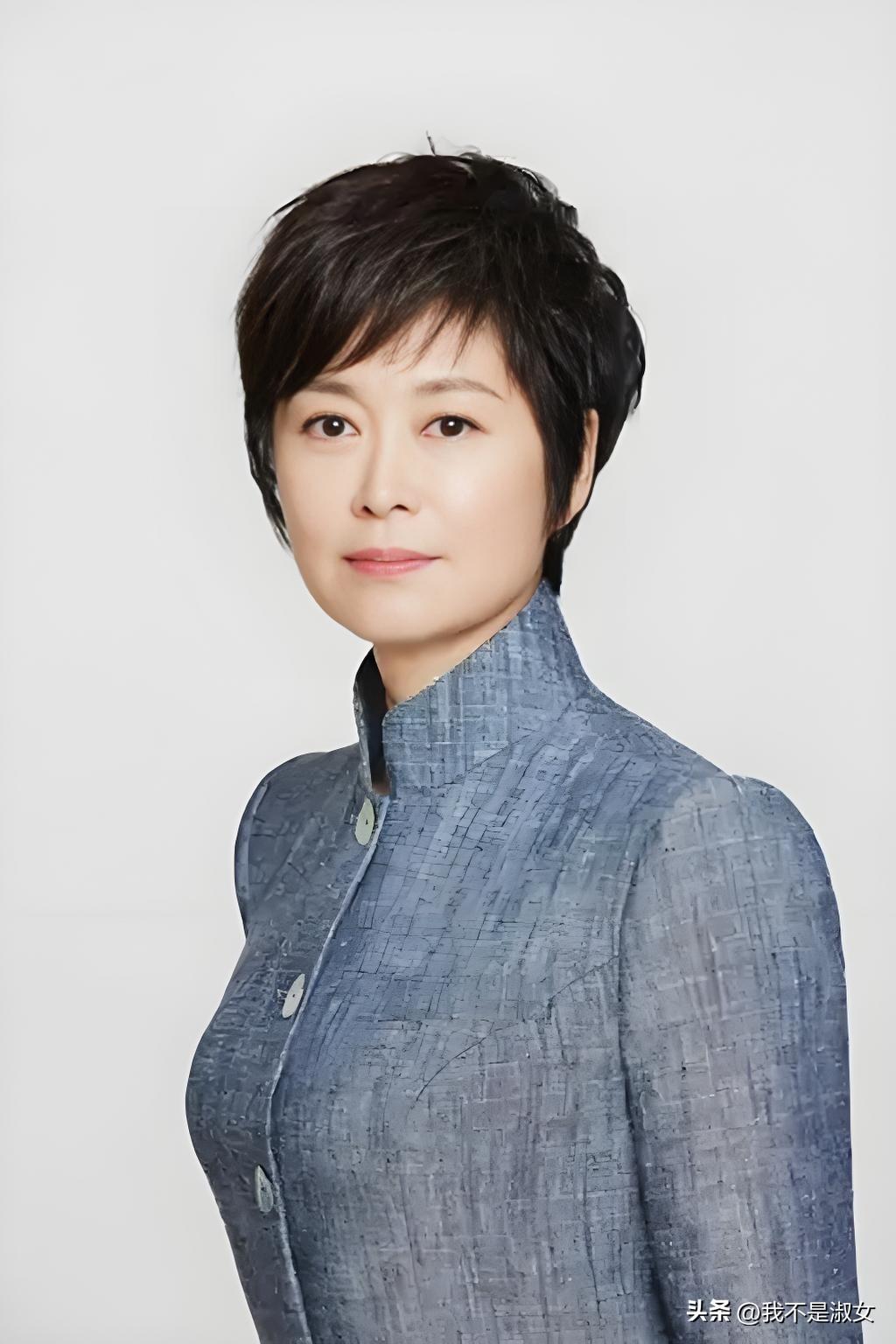 主持人敬一丹去世了，
查了一下才知道，
和所有主持人不同，她的晚年生活居然是这么