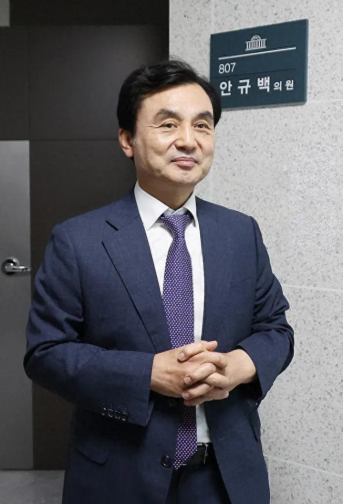 韩国政府对于参与霍尔木兹海峡护航行动开始表态了，日前正在美国的韩国国防部长安圭伯