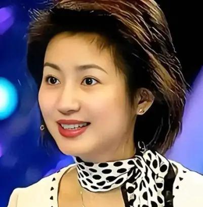 1996年，王小丫和大学老师吕成功结婚了。婚后，吕成功下海经商，王小丫前往北京发