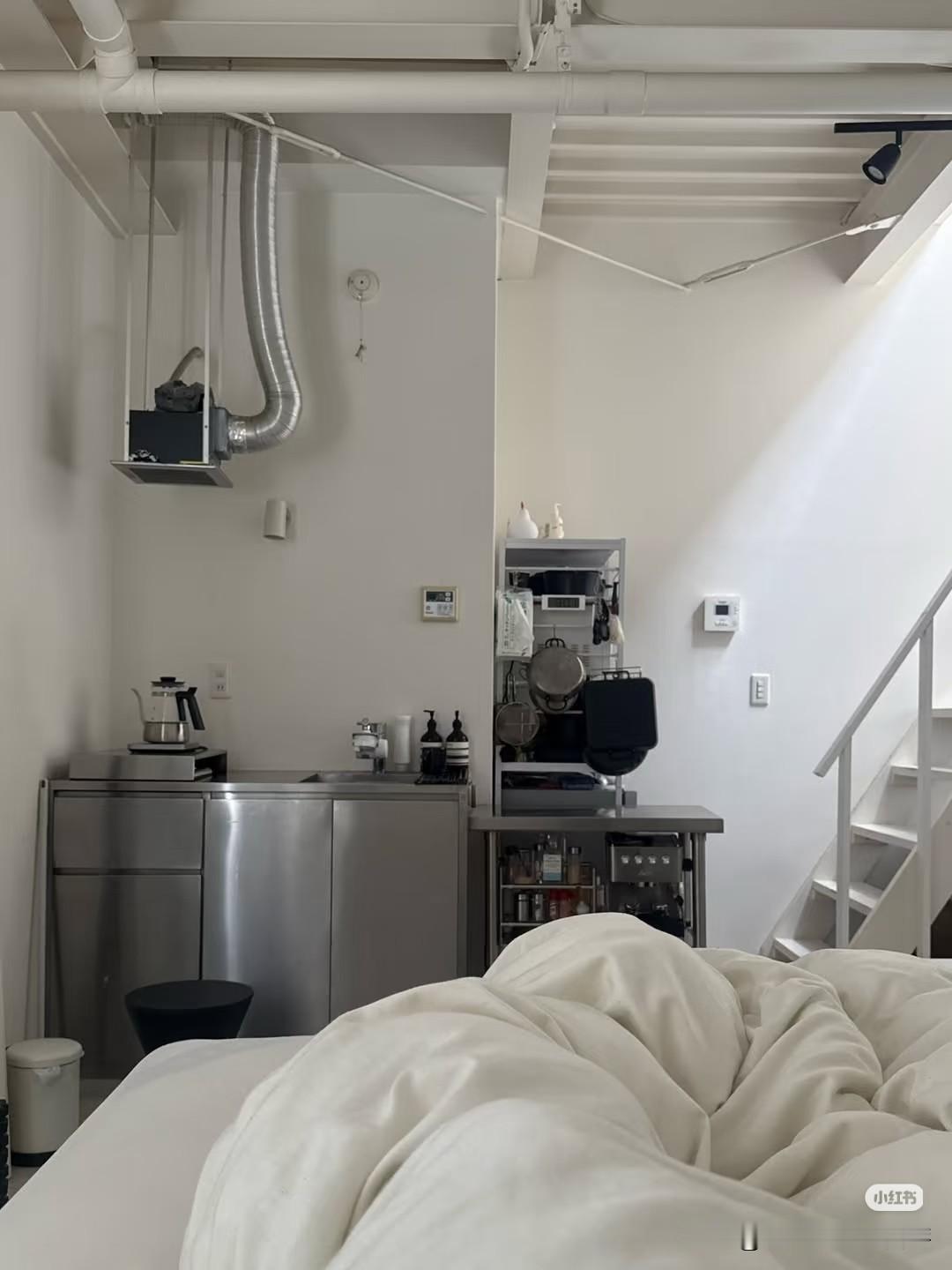 黑白色系的家
ins博主    someone_house   独居女生的黑白色