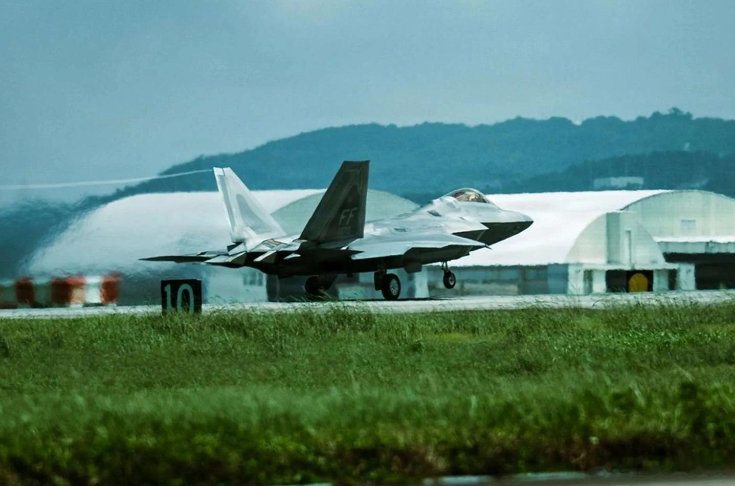 F-22进驻嘉手纳：距台600公里，一小时抵达战场2026年7月2日，据Viet