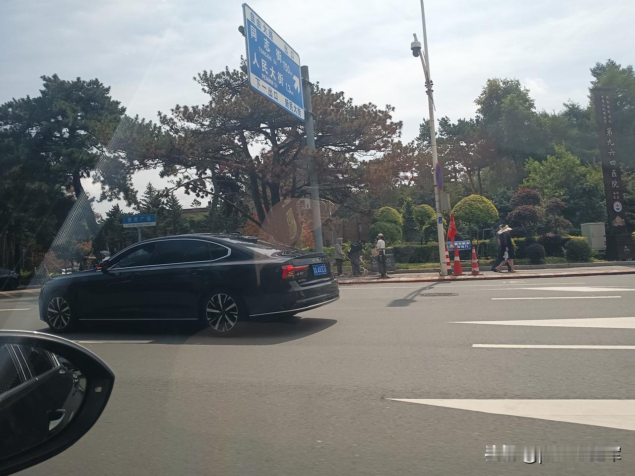 生活细碎
早起吃过饭，打算回西环城小住几天。
正巧，煤气公司工作人员来换表，我俩