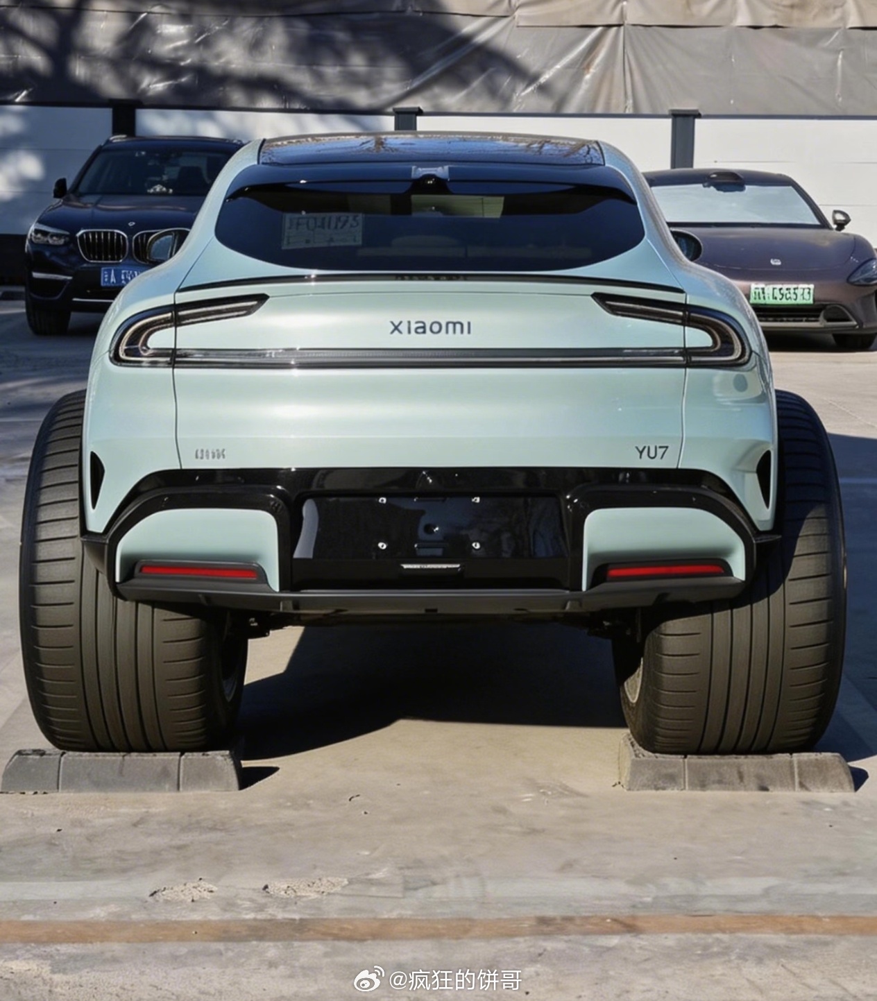 AI：我看看谁还说小米YU7胎窄的！新能源汽车