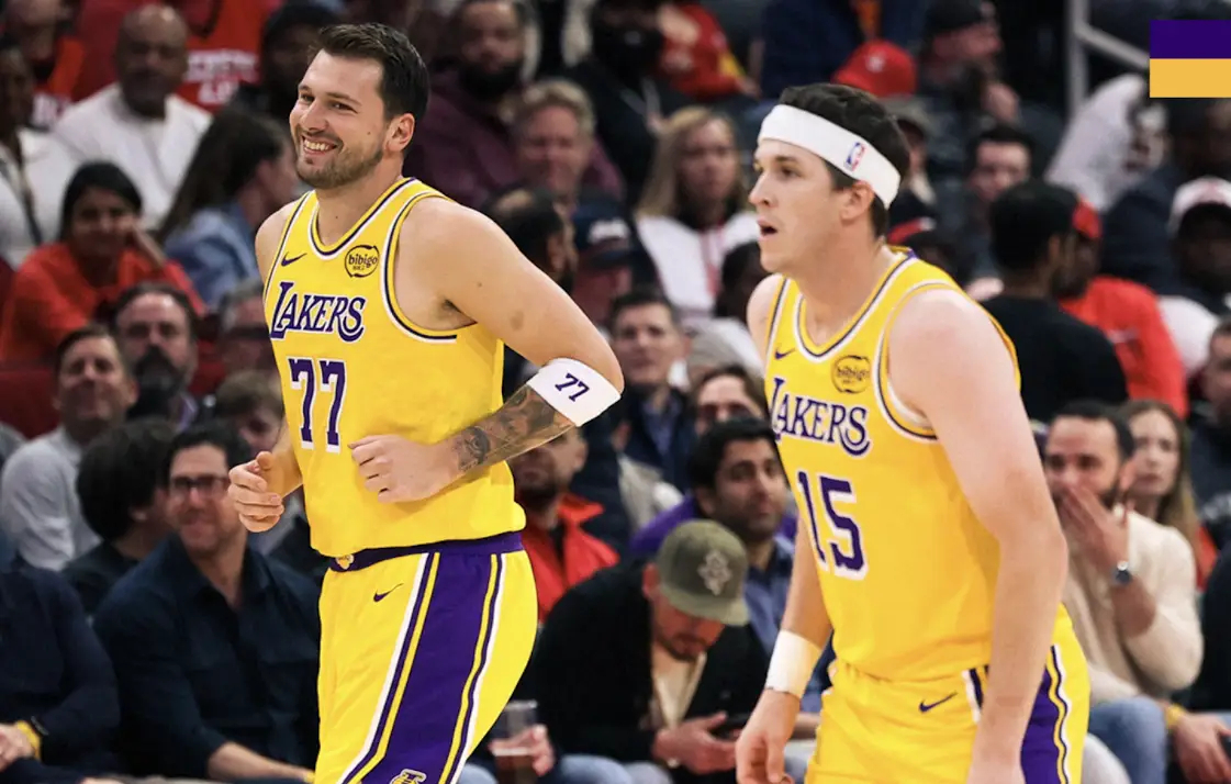 雷迪克表示：“勒布朗和东契奇今晚对阵热火的比赛均可出战，而奥斯汀-里夫斯则需赛前