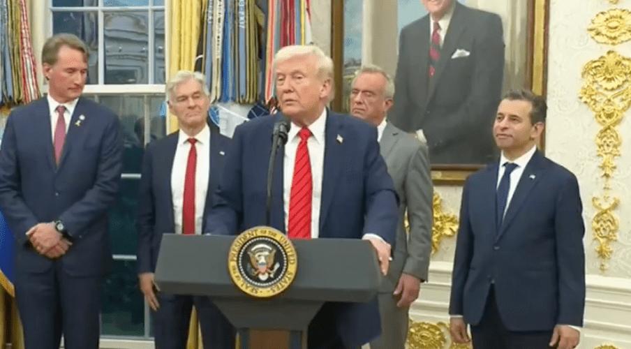 话不能说得太满，否则就没弯转了！

特朗普威胁11月1日起对华商品再度加征100