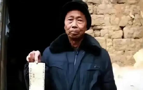 “红军欠了我们家400块大洋，现在我们家有困难，可以还给我们吗？”2015年，一