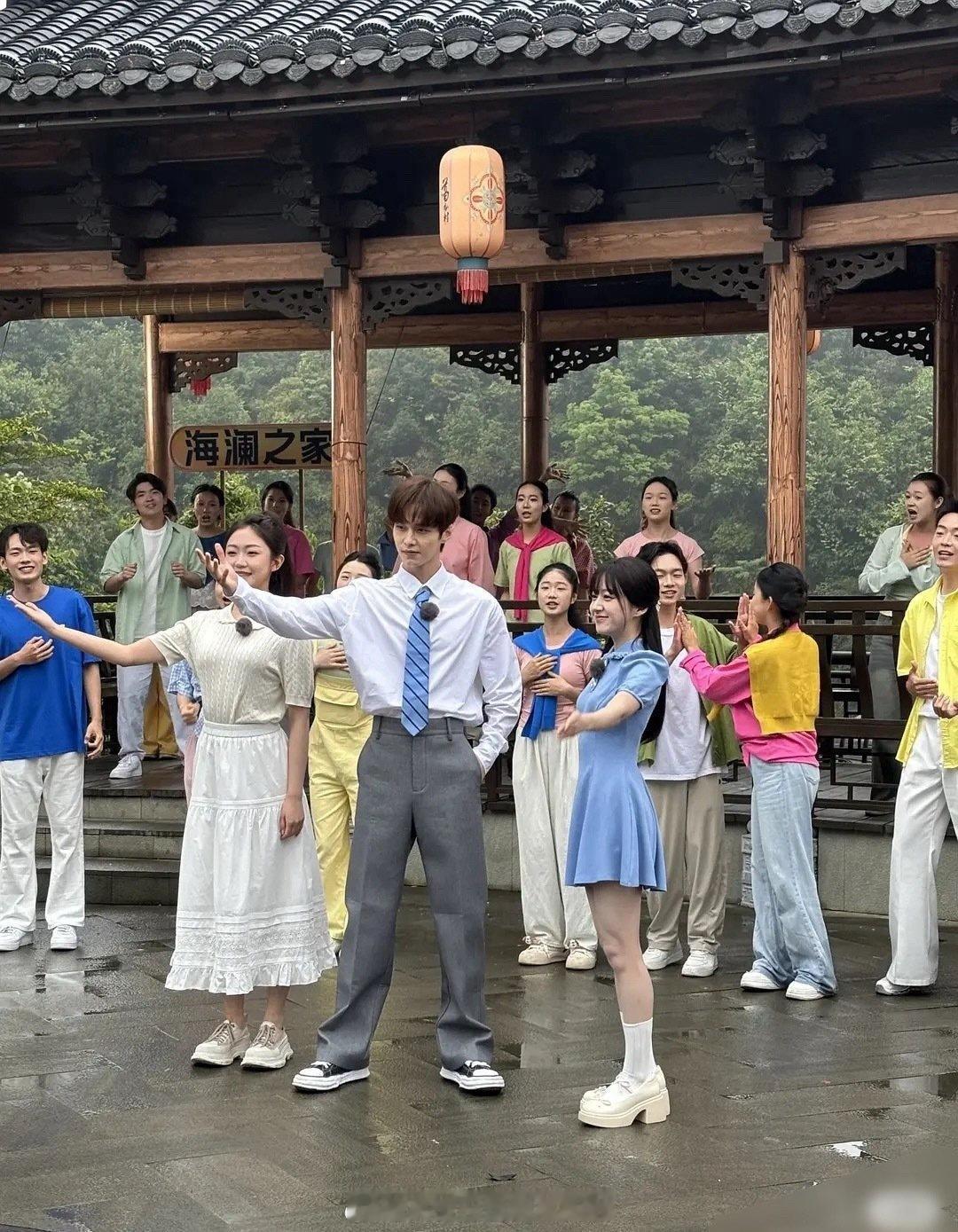 何与、包上恩五四晚会录制路透，好青春窈窈有期 这么快就开始预热了？窈窈有期 硬刚