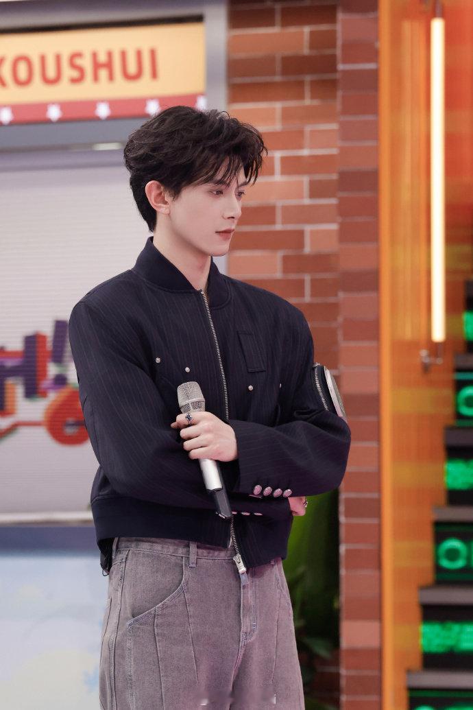 孔雪儿邓凯cha了sexback强制爱既视感也太足了，俩人贴贴跳舞的样子真的越品