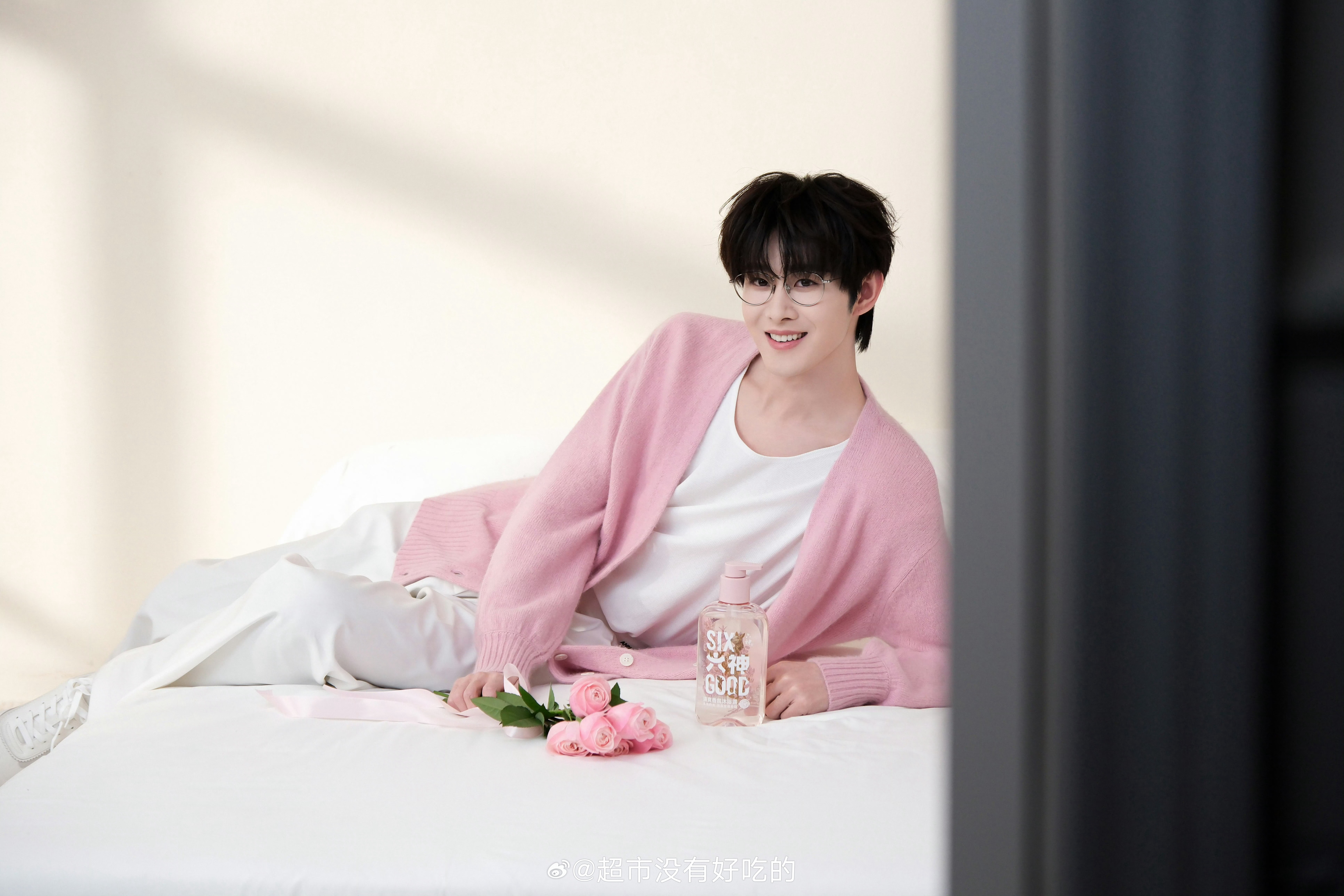 田嘉瑞工作室营业物料花絮大片花香味的男神，清新气息扑面而来恭喜瑞瑞喜提新商务田嘉