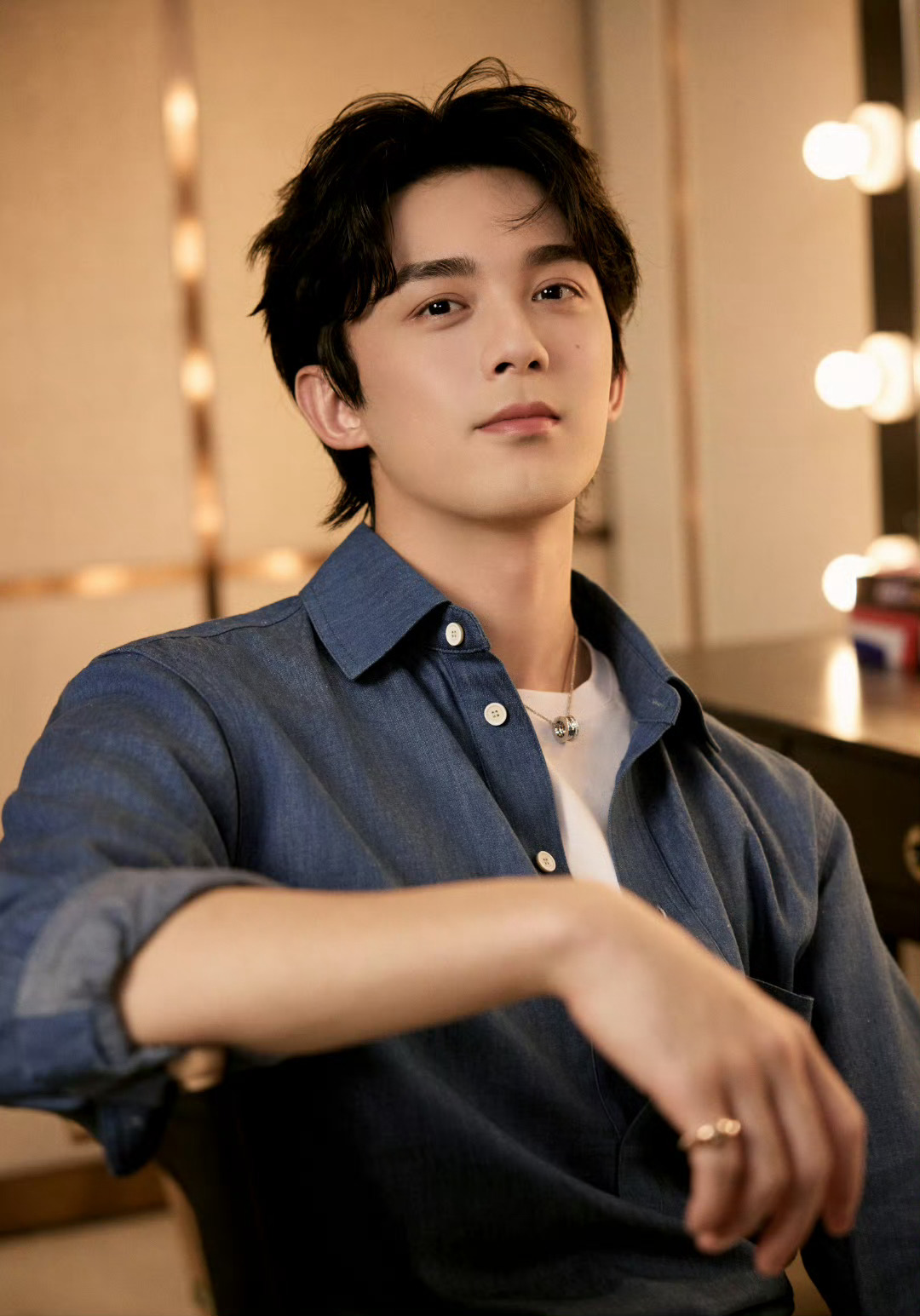 吴磊✖️今日活动造型大片 📷 ​​​