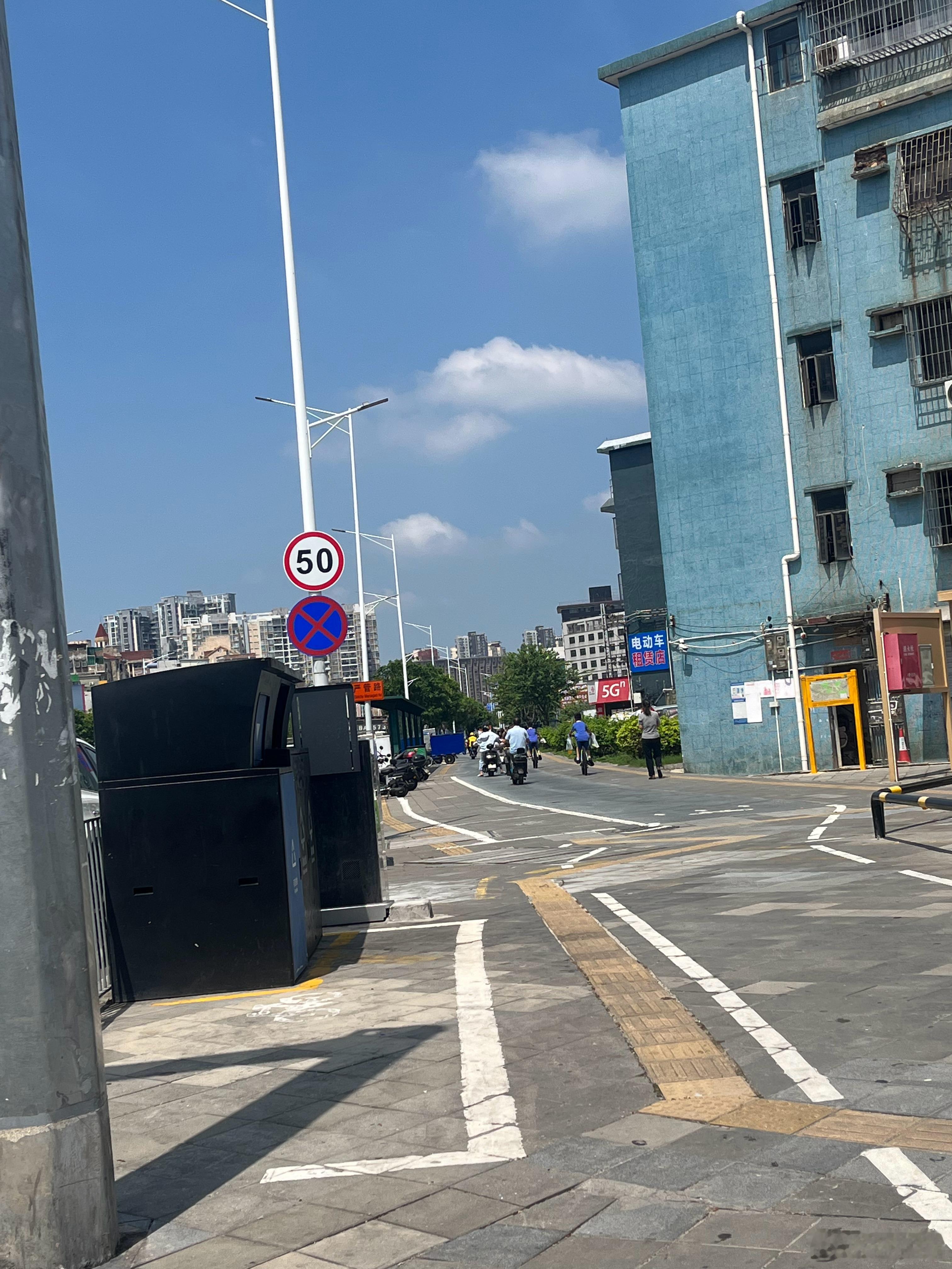 刚刚放假两个娃都发烧了原本想着带出去玩水的都躺了一天一夜了抽血暂时都是阴性也不知