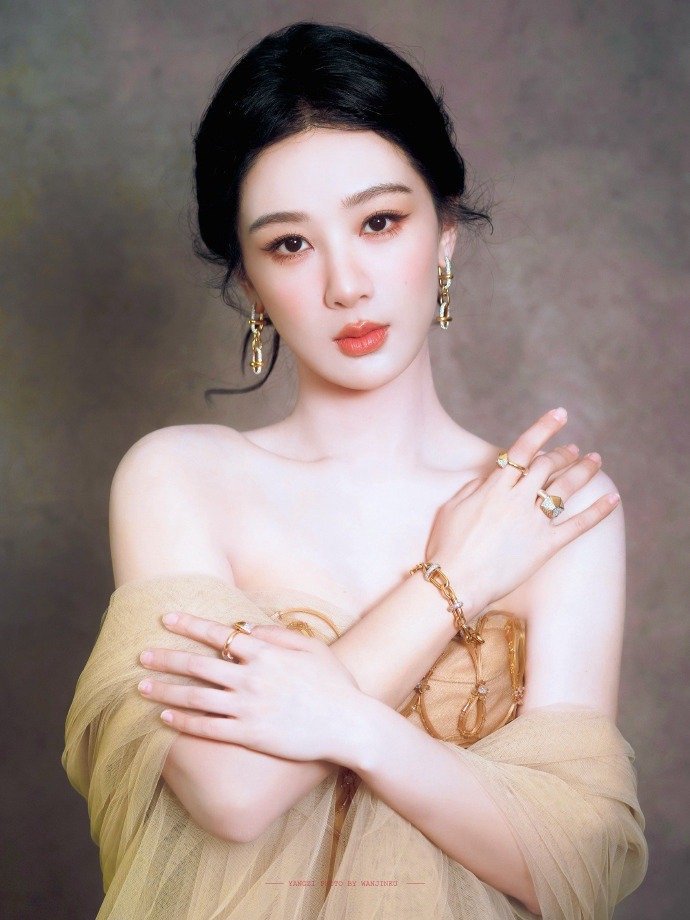 电影猎毒杨紫 杨紫骆佳如果你的前半生没有我，那么就让我陪你走完后半生。杨紫🔸杨