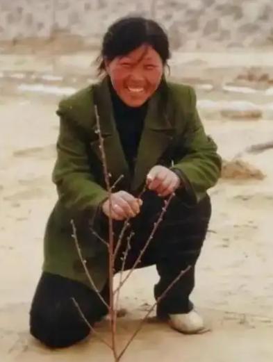 一些人张口闭口是女权，我觉得殷玉珍才是中国女权的真正代表：妇女能顶半边天。

殷