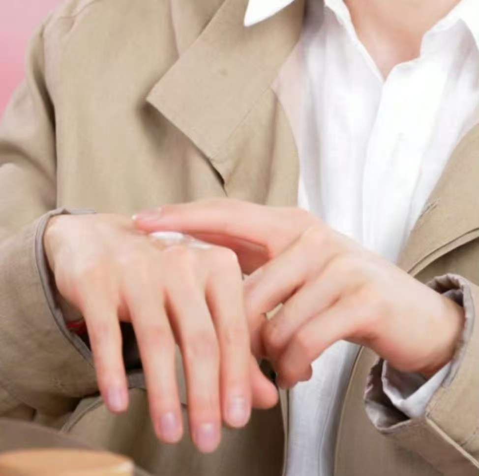 张新成手控福利张新成手控有福了  张新成忙活半天拍啥呢，百年内0人看懂超燃青春的