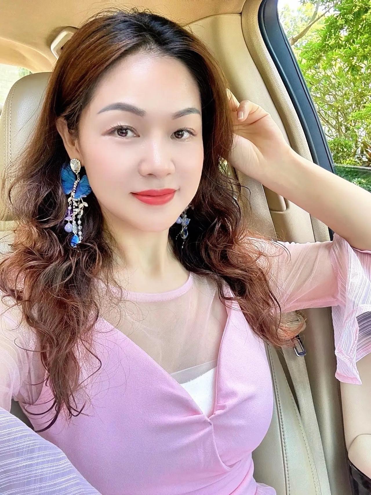 每个寻常的日子里，都会有细微的美好独立自信每一天 女人的魅力不在于年龄和美貌