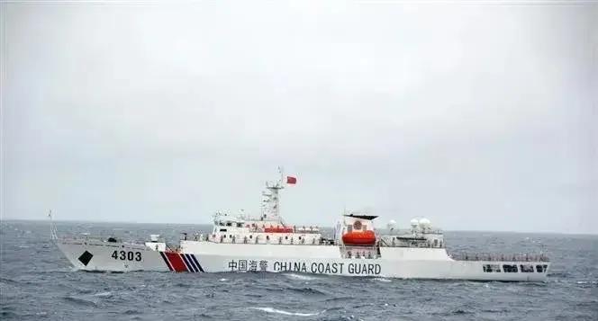 大家不用担心，硬刚‬越南最大海警船的中国‬海警4303舰不是一个人。
中国‬海警