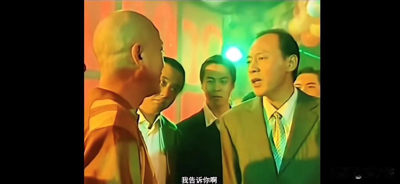 这样的侯总，很难让人不爱！
混混到侯总酒吧捣乱，侯总亲自上手，把混混揍了个鼻青脸