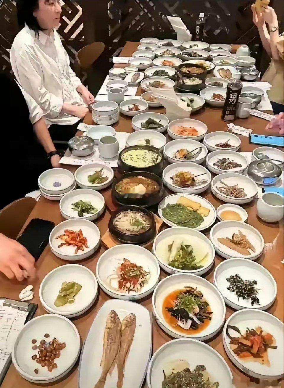 韩国人的豪华大餐，若放在我国，会达到怎样的餐饮档次呢？ 