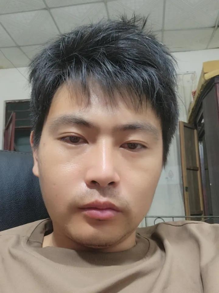 这几天心里一直很纠结，也在反复斟酌往后的行程。
 
明天徒弟就要离开了，往后就只