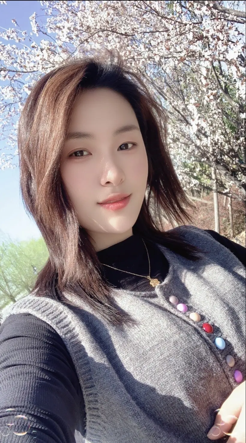 你靠近什么人 就会走什么样的路 穷人教你节衣缩食 小人教你坑蒙拐骗 自...
