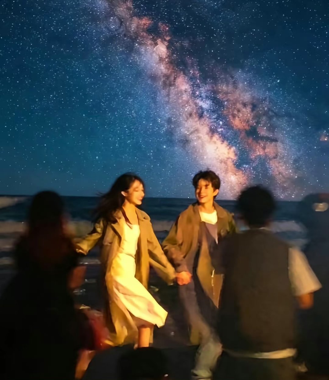 关晓彤林一好唯美浪漫的画面关晓彤林一好唯美浪漫《我与爱同谋》路透太好磕，关晓彤林
