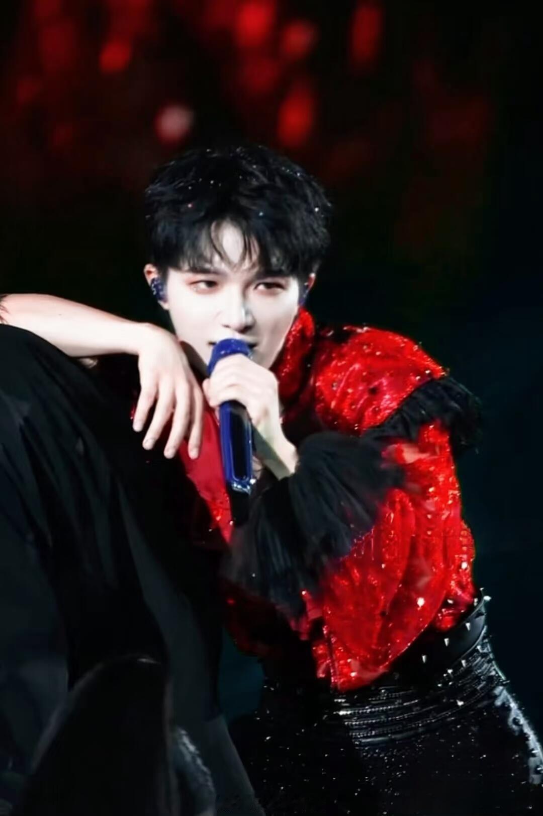 周深打破了周深的记录记录属于过去，未来永不止步。周深用2025年的惊人日程告诉我