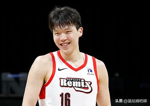 杨瀚森在G联赛打的这么好居然也没有入选赛季最佳阵容，原因有三:
1.比赛场次较少