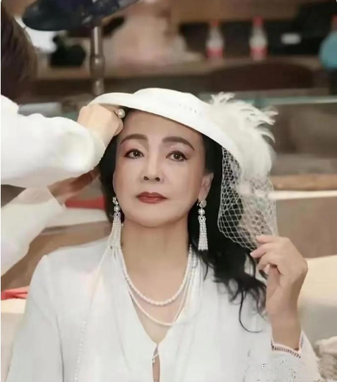张兰立遗嘱上热搜！

条件是孙子孙女需姓汪、有北京户口、博士毕业才能继承遗产。