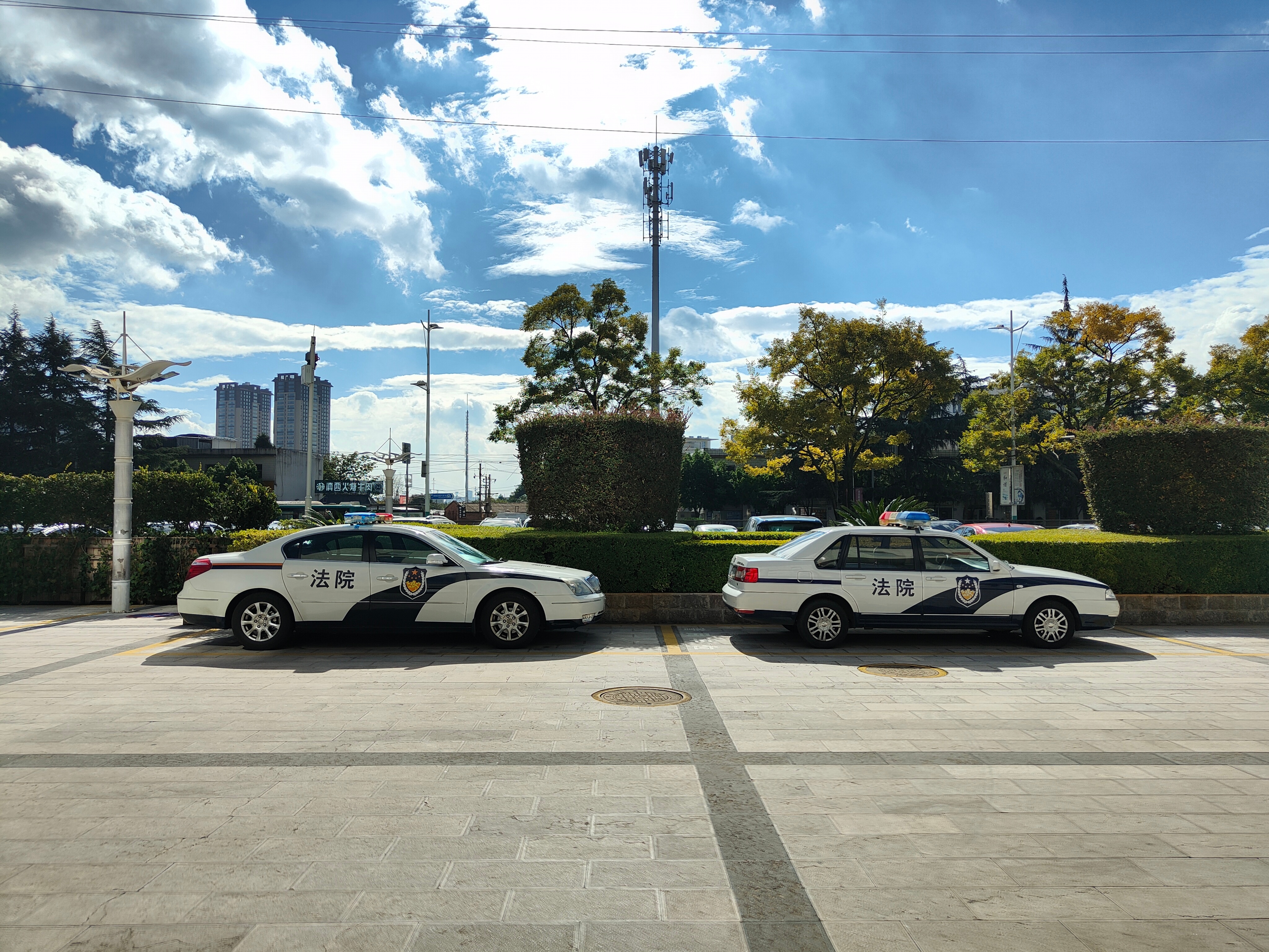 前天开庭还风和日丽，今天高院开庭突然就大降温了，明天继续去大理开庭，充实的一周[
