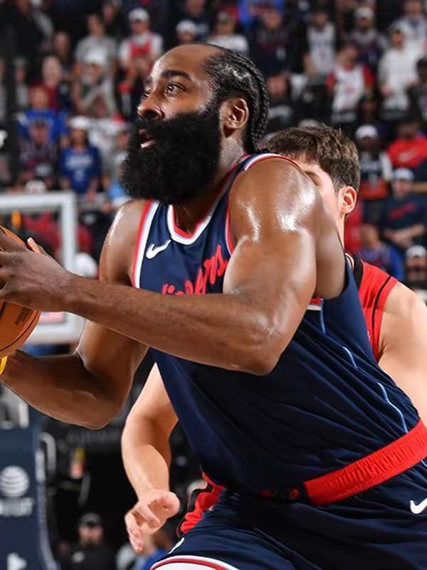 火箭队和快船队达成交易方案，
两队均可实现双赢。
火箭队送出范乔丹、电风扇、泰特