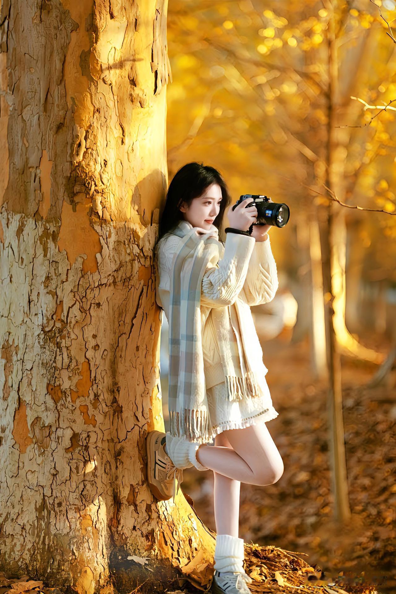 『秋风吹起ℓ满是你的踪迹』
檐角的桂香落了半袖，晚风卷着银杏叶掠过肩头，恍惚间竟