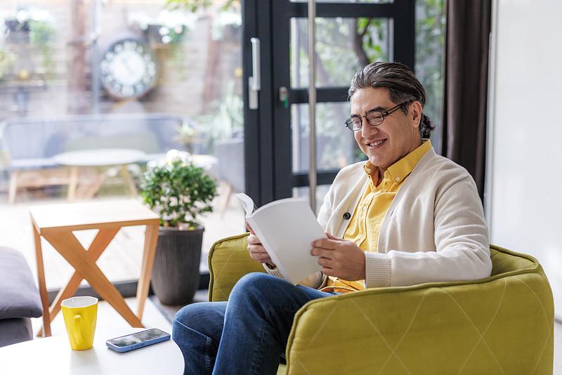 听书：让阅读融入日常的便捷选择
 
从前总执着于纸质书的墨香与质感，认定这才是阅
