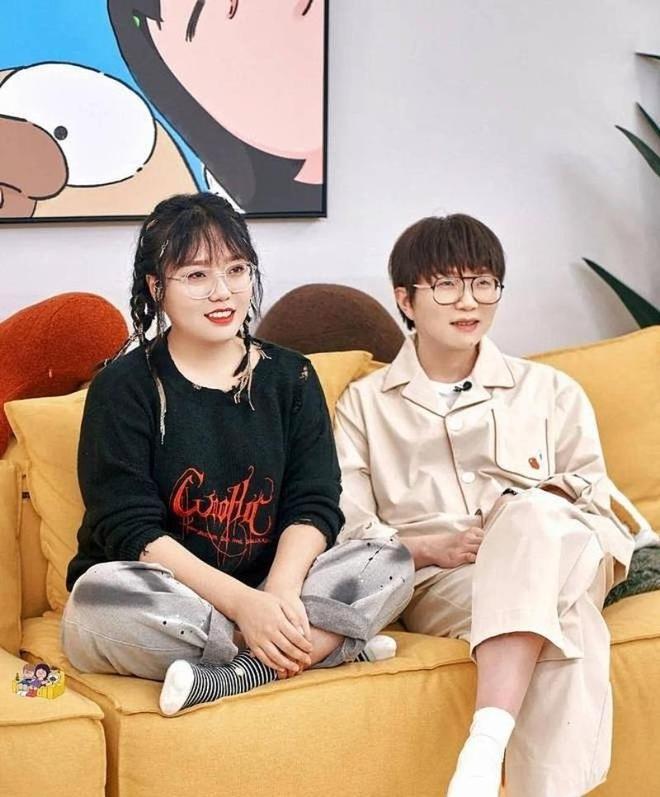 毛不易演唱会现场吸引众多观众目光，惊喜发现李雪琴和才子男友王一通现身。王一通曾获