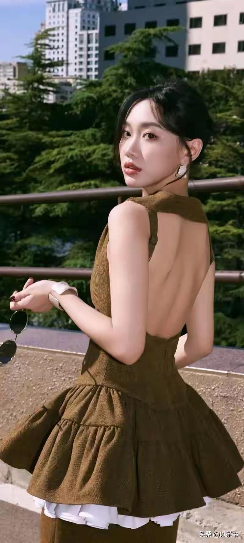 闫妮捧了女儿邹元清28年，给尽资源却总被骂演技拉胯、靠妈上位。没想到新剧《危险关