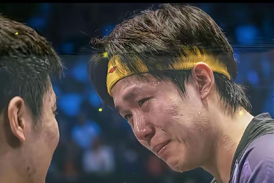 这滴眼泪，是王楚钦给乒乓球最滚烫的情书💛
 
看到这张照片，我没先心疼，而是先