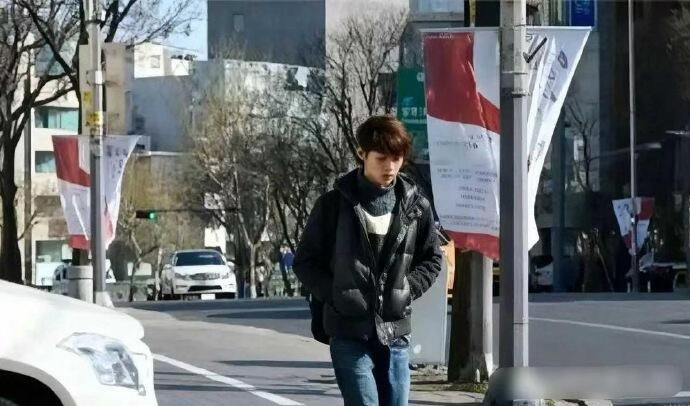 鹿晗校草时期 现实版流星花园京城鹿少这个形容非常准确，而且我觉得最神奇的是他当年